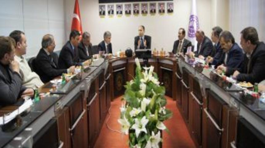 Sivas Vali Yardımcısı &Ccedil;ift&ccedil;i: Esnaflar eğitimden ge&ccedil;irilmeli