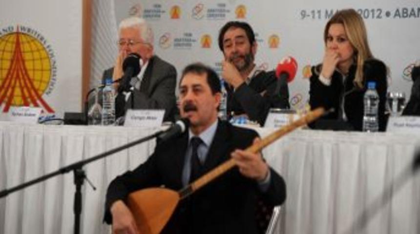 Abant Toplantısı ikinci g&uuml;ne 'sazlı-s&ouml;zl&uuml;' başladı