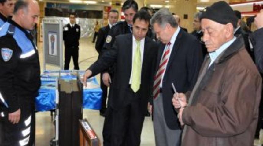 Polis, alışveriş merkezinde hırsızlara karşı uyardı