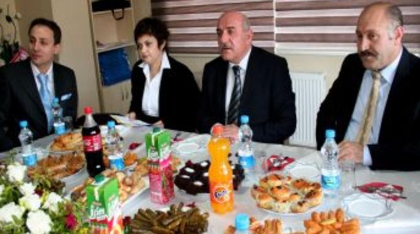 Bayburt'ta sağlık g&ouml;n&uuml;ll&uuml;leri, LOKMAN-DER &ccedil;atısı altında toplandı