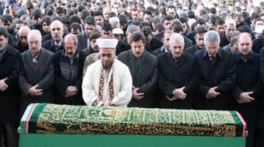 Bakan Yıldırım Erzincan'da Rafet &Ccedil;akırbay&rsquo;ın cenaze t&ouml;renine katıldı