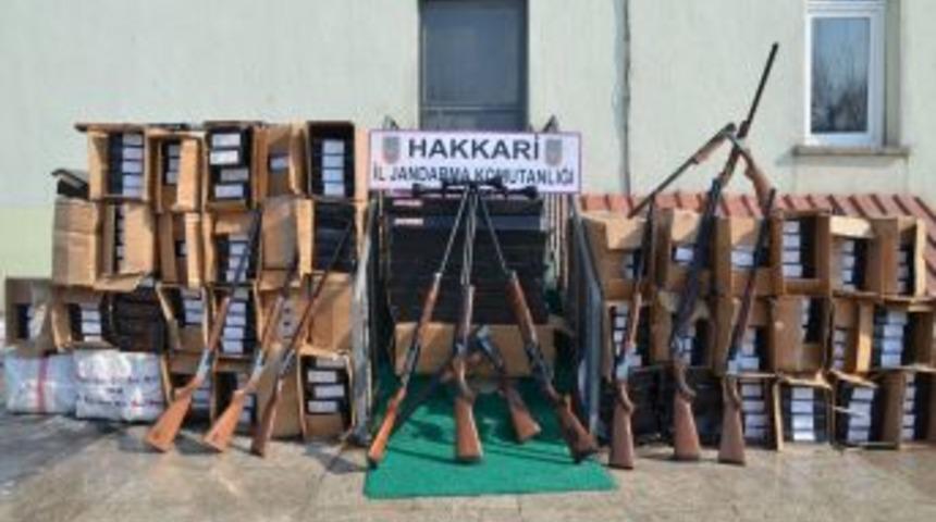 V&uuml;cuduna sardığı ka&ccedil;ak Afyon sakızıyla yakalandı