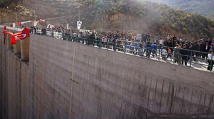 Bu barajlar PKK i&ccedil;in!