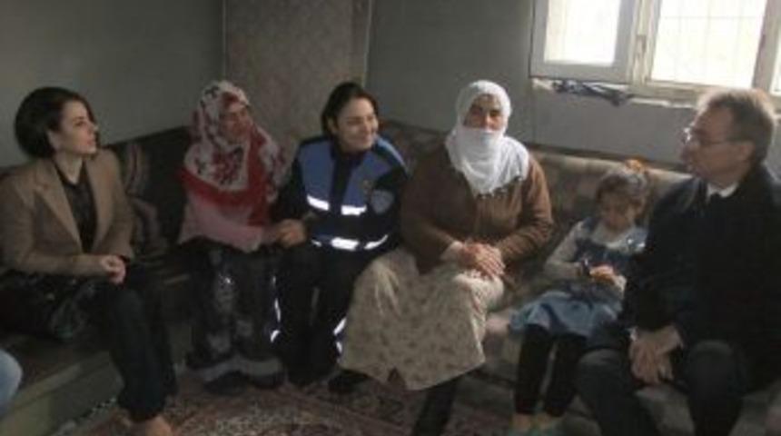 Siirt Emniyet M&uuml;d&uuml;r&uuml; G&uuml;ven, yoksulları ziyaret etti