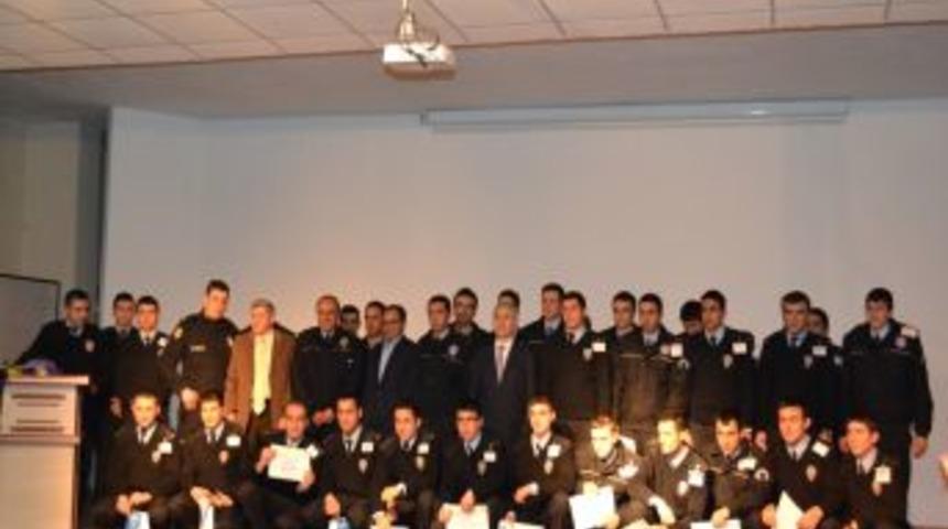 &Ouml;ğrenci kul&uuml;b&uuml;, 36 kişiyi sigara bıraktırdı