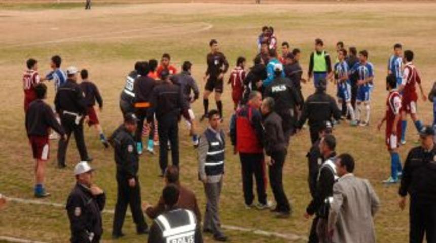 B&ouml;lgesel Amat&ouml;r Ligi'nde kavga &ccedil;ıktı