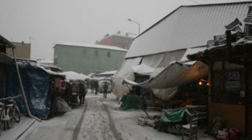 Iğdır&rsquo;da kar nedeniyle, 26 k&ouml;y ile ulaşım sağlanamıyor