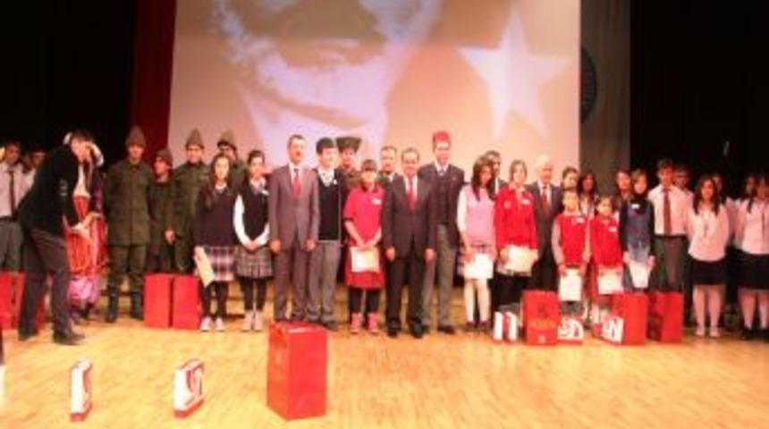 Mehmet Akif, adının verildiği &uuml;niversitede anıldı