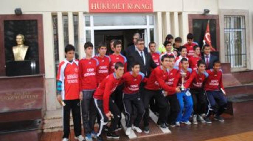 Futbolda birinciler mp3 ödüllendirildi