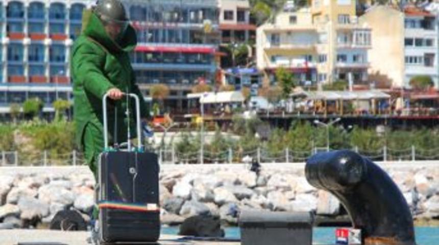 Gemi kurtarma tatbikatı ger&ccedil;eği aratmadı