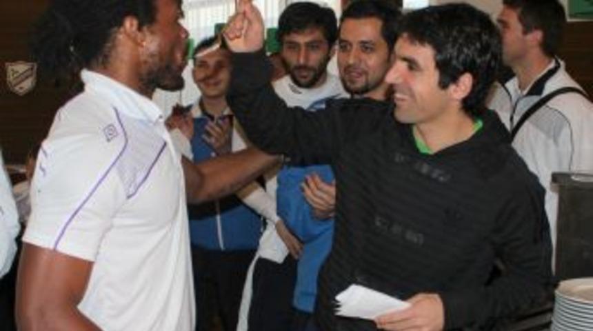 Orduspor'da Culio, Gosso&rsquo;ya pastayı elleri ile yedirdi