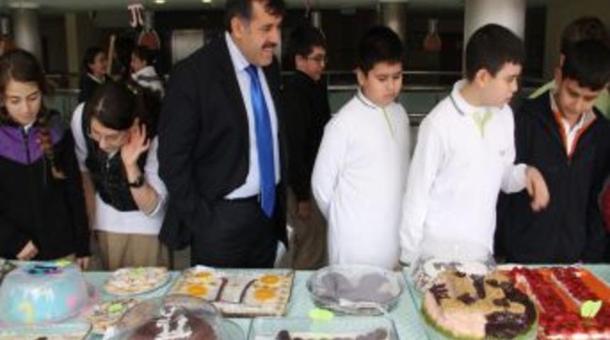 D&uuml;nya Pi G&uuml;n&uuml;'ne ilgin&ccedil; kutlama