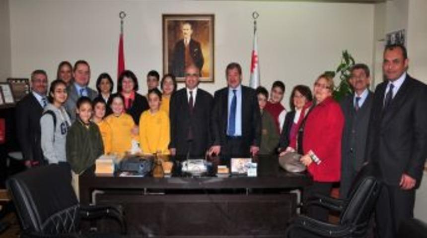 &Ouml;zdoğan: Bilin&ccedil;li t&uuml;ketici hakkını her yerde arayandır