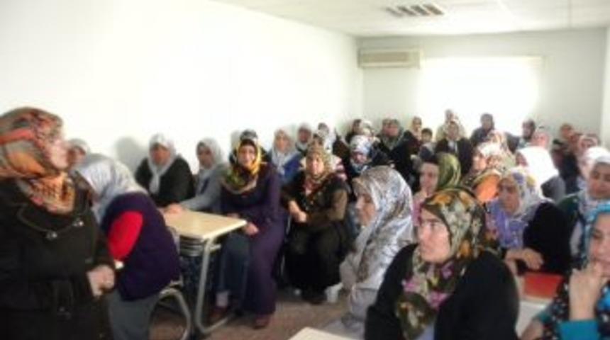 Adana Müftülüğü kadınları aile yapısı konusunda bilgilendiriyor