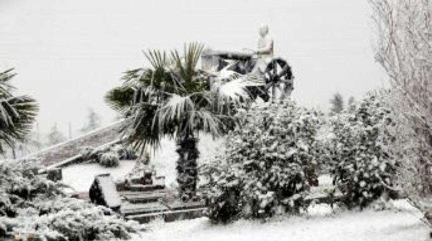 Bahar ayında kartpostallık kar manzaraları