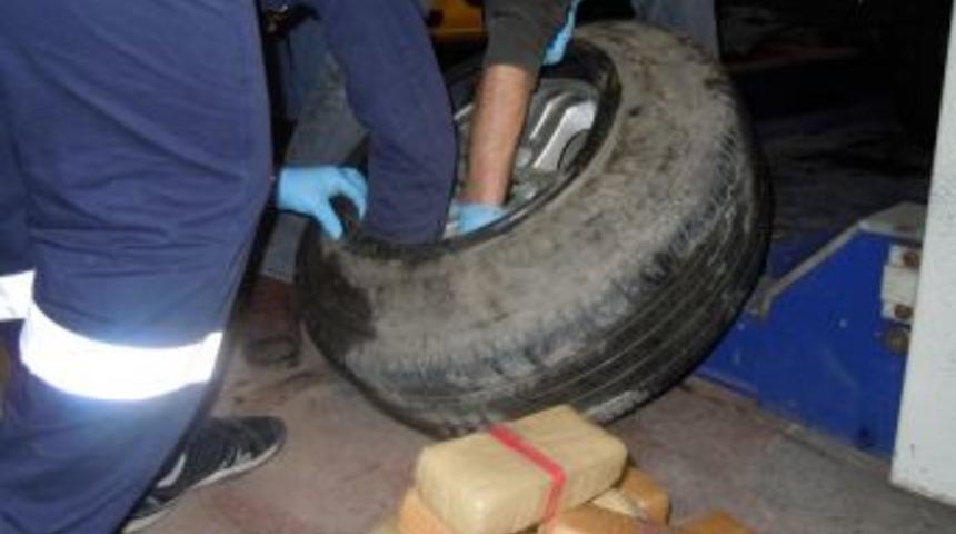 Yedek lastikten uyuşturucu &ccedil;ıktı