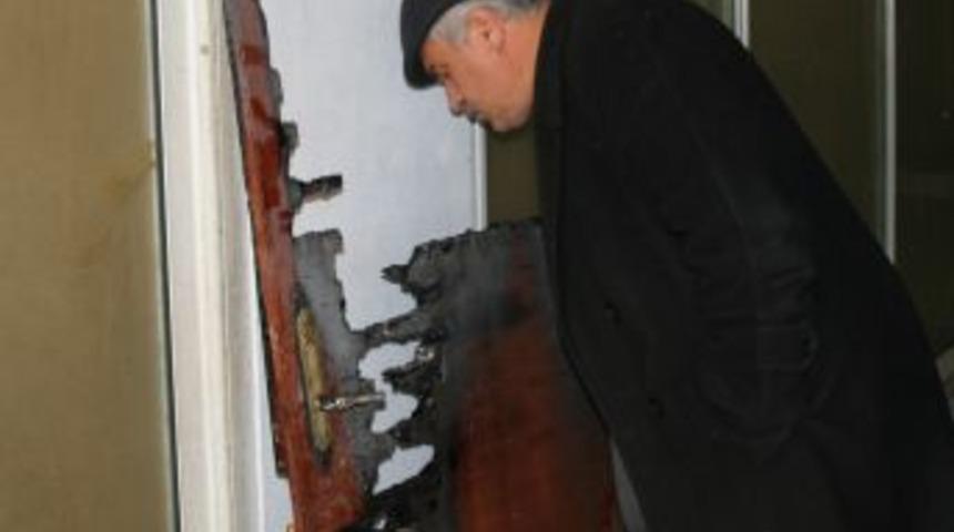 CHP Kandıra il&ccedil;e binasına saldırı