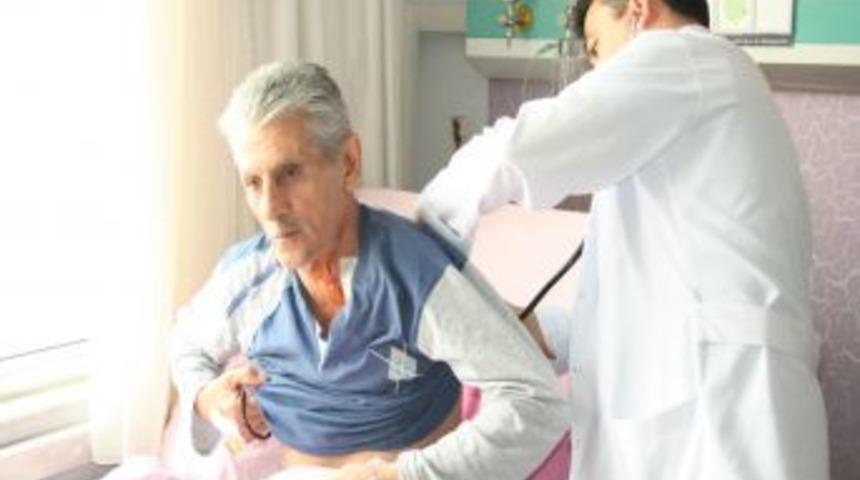 Hasta uyutulmadan şah damarından ameliyat yapıldı