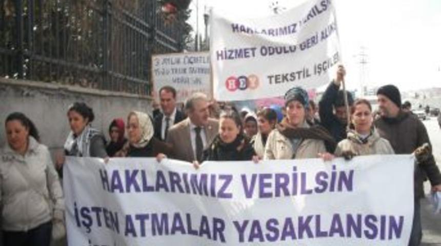 CHP'li milletvekilleri işten &ccedil;ıkarılan tekstil iş&ccedil;ilerine destek verdi