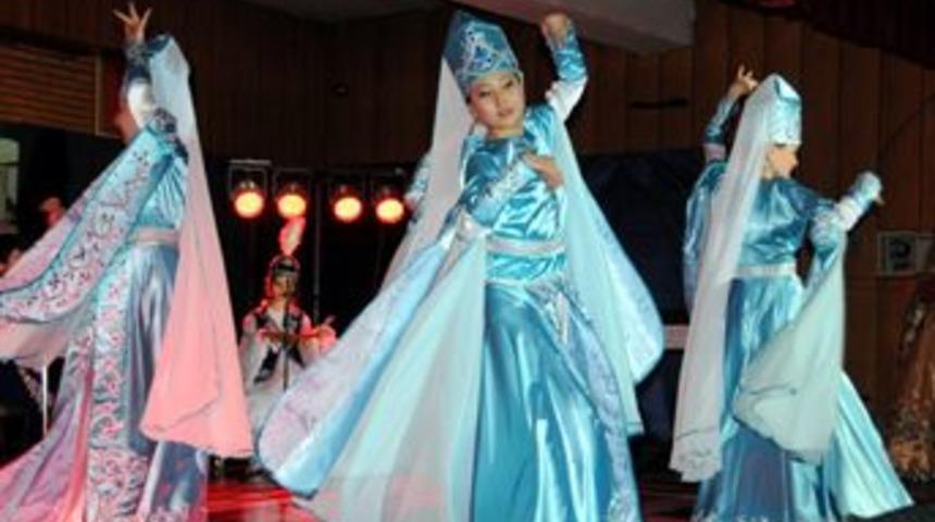 Ardahan &Uuml;niversitesi, nevruz ateşini yaktı!