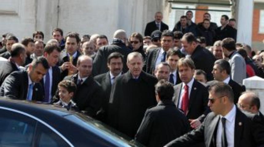 Başbakan: Meclis, onların gayri hukuku istekleri doğrultusunda &ccedil;alışmayacak