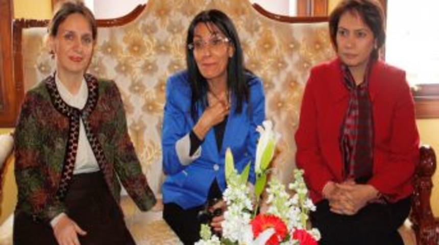 Huzurevinde kalan kadınlar Yazar Sargut ile buluştu