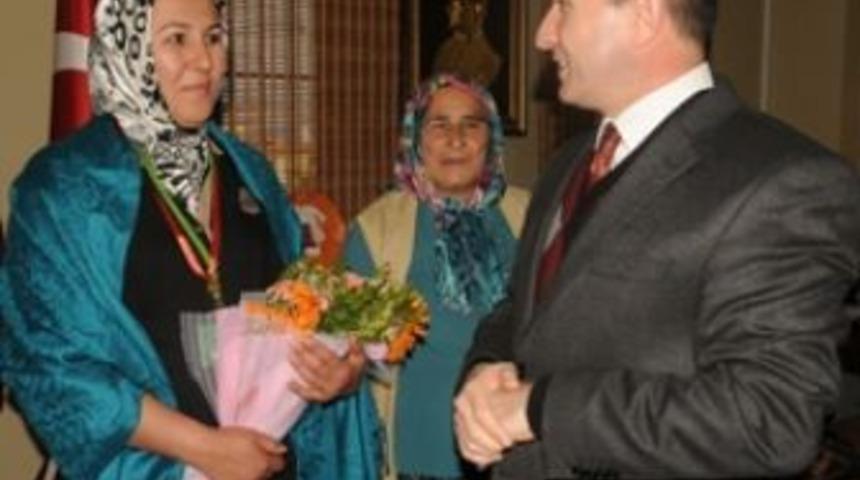 Mersin&rsquo;de kadın &ccedil;ift&ccedil;iler yarıştı