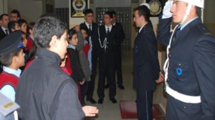 İlk&ouml;ğretim &ouml;ğrencileri, Polis Meslek Y&uuml;ksek Okulu'nu ziyaret etti