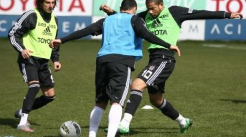 Beşiktaş'ta affedilen Quaresma antrenmana &ccedil;ıktı