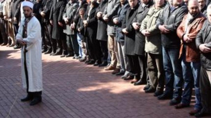 Yalova'da, Esed rejimine lanet yağdı