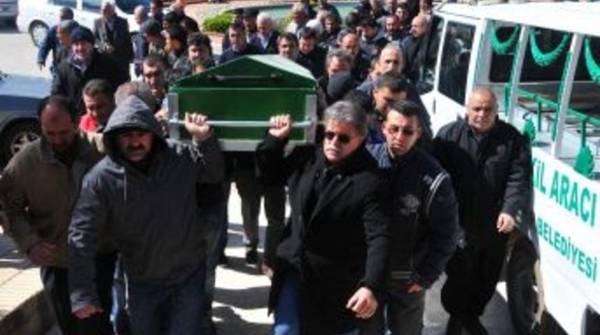 21 g&uuml;n sonra cesedi bulunan iş&ccedil;i toprağa verildi