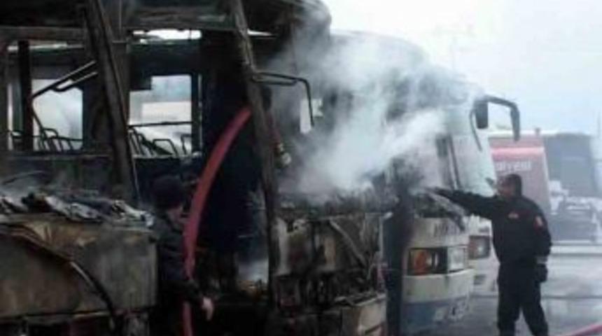 Kardeşine ait 4 otob&uuml;s&uuml; kundakladığı iddia edildi