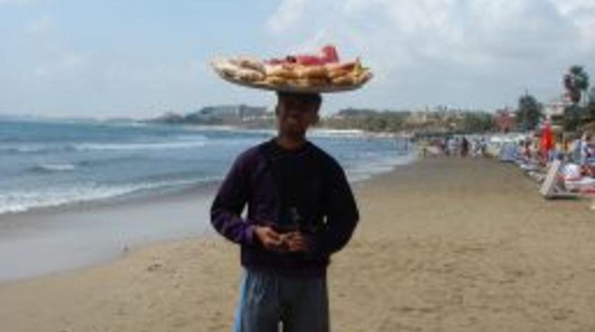 Side Belediyesi plajlara seyyar satıcıların girmesine izin vermiyor