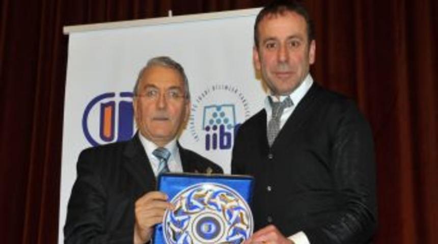 Milli Takım Teknik Direkt&ouml;r&uuml; Avcı: G&ouml;nderileceğimi bilsemde; &ouml;nce eğitim