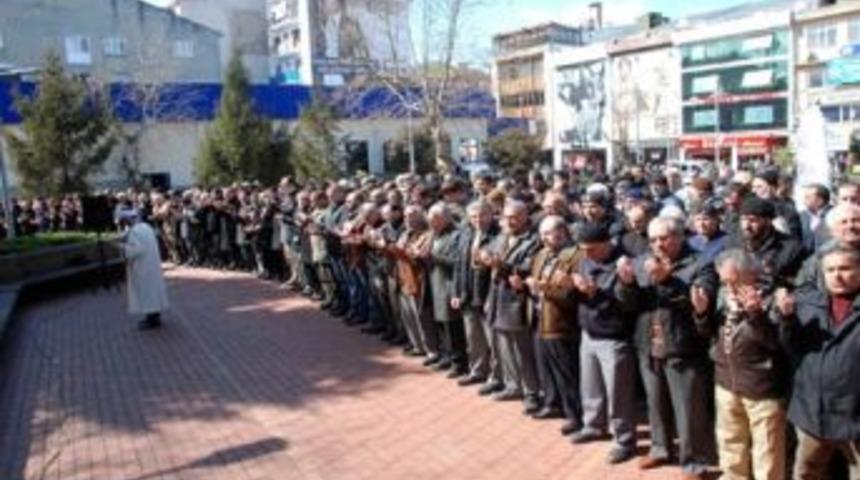 Gıyabi cenaze namazı kılındı