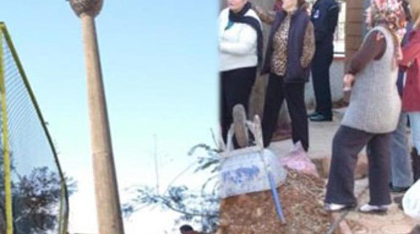 Palmiye g&ouml;r&uuml;n&uuml;ml&uuml; baz istasyonu