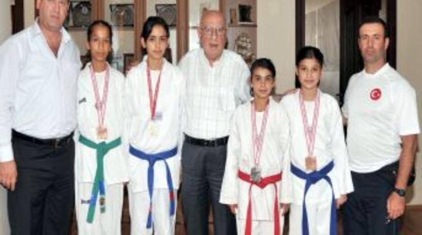 Aliağasporlu taekwondoculardan b&uuml;y&uuml;k başarı