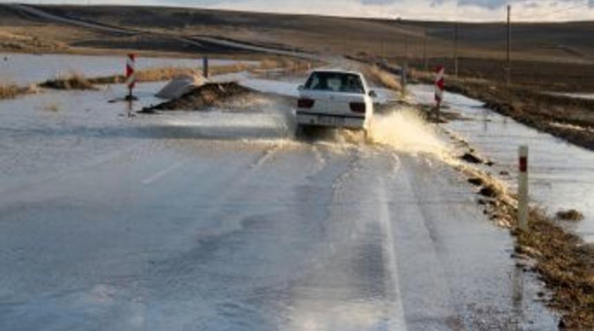 G&ouml;let ve dereler taştı, 5 bin d&ouml;n&uuml;m ekili alan sular altında kaldı