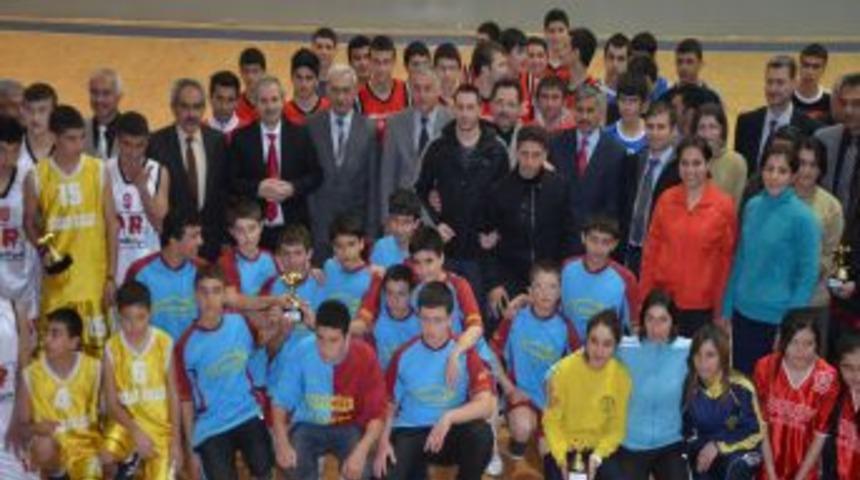 Kozan&rsquo;da Basketbol Turnuvası d&uuml;zenlendi