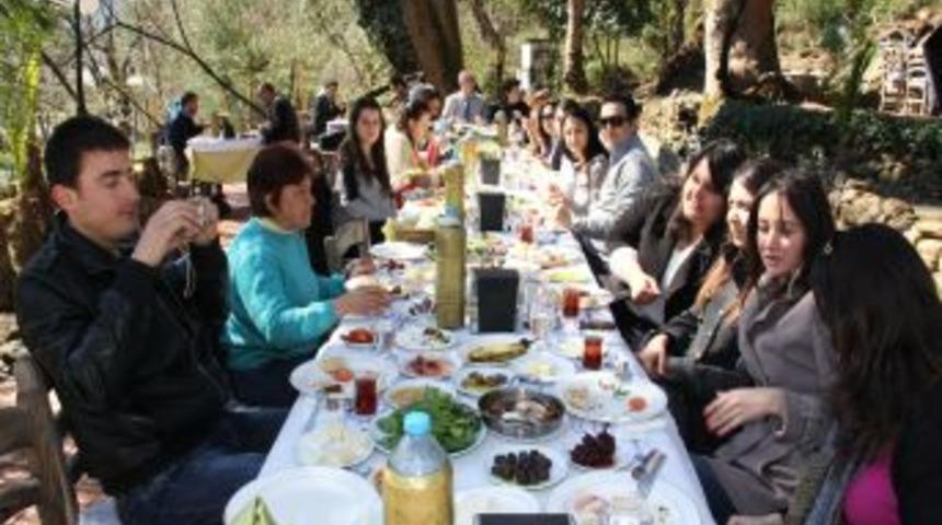 Muğla&rsquo;da muhasebe yardımcıları stres attı