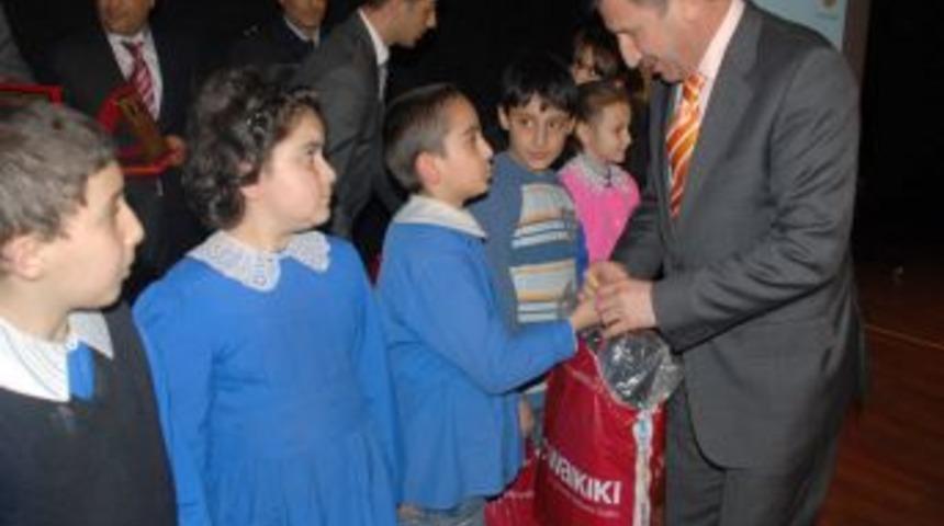 Turhal&rsquo;da 2 bin 730 &ouml;ğrenciye giyim yardımı