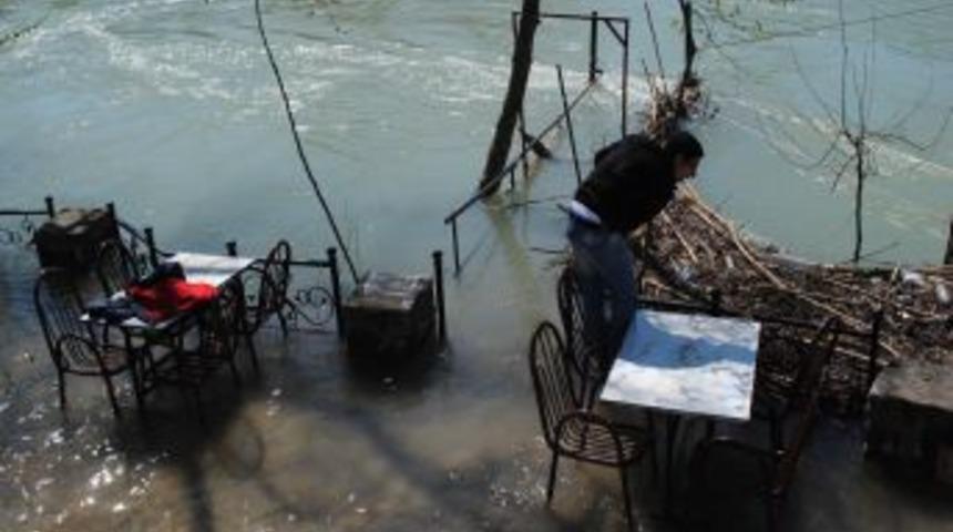 Kontrollü su salımı Manavgat Irmağı'nda su seviyesini yükseltti