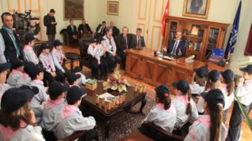 Minik izcilere b&uuml;y&uuml;k g&ouml;rev