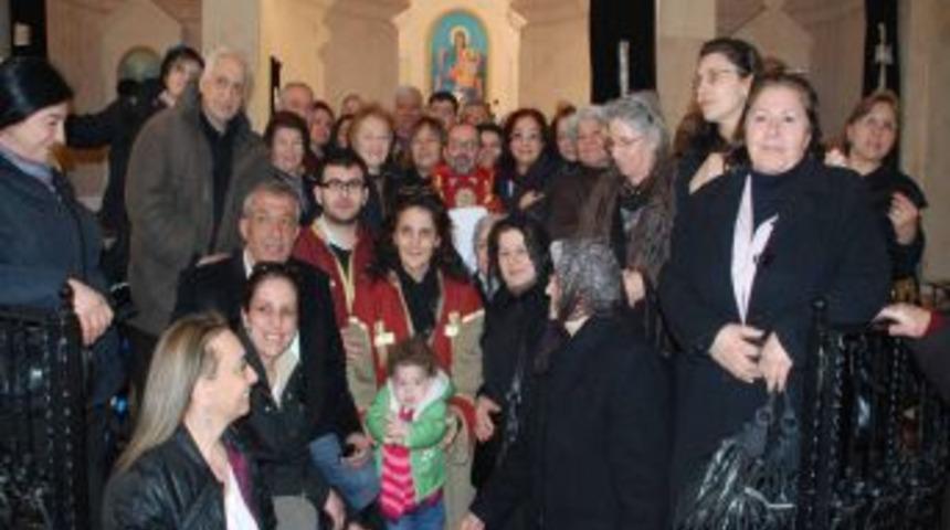 Ermeniler, Suriye’deki olayların sona ermesi için kilisede dua etti