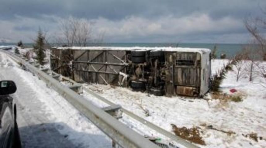 Görele'de umreden dönenleri taşıyan otobüs yuvarlandı 35 kişi yaralı