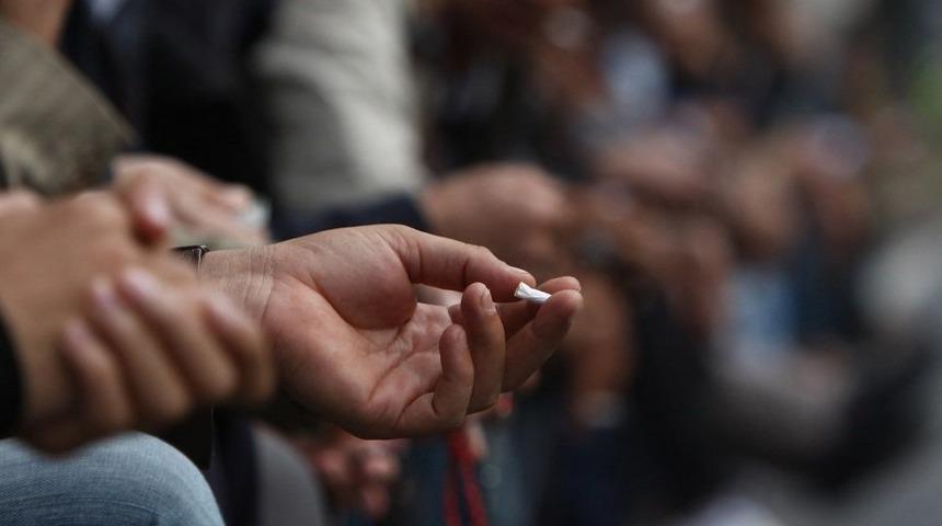 İnternetten böbreklerini satışa çıkarıyorlar çünkü başka çareleri yok!