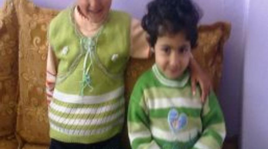 Minik G&uuml;listan, &ccedil;&ouml;p kamyonu altında can verdi