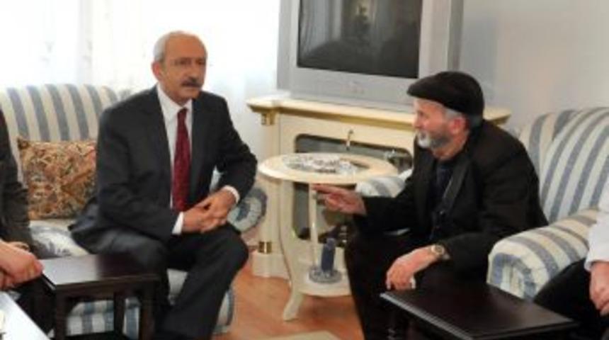 Kılı&ccedil;daroğlu, 4 şehidin evine taziye ziyaretinde bulundu