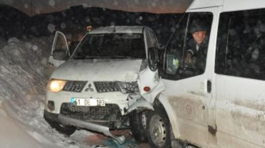 Buzlanma ve tipi nedeniyle &ccedil;ok sayıda maddi hasarlı kaza oldu