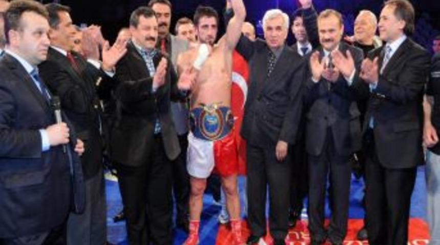 Kick Boks D&uuml;nya Şampiyonası unvan ma&ccedil;ında, şampiyon Bozkurt oldu